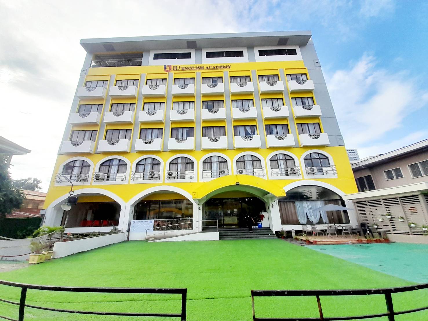 IU English Academyの外観。