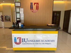 学校のフロントオフィス。受付や各種手続きを行う場所